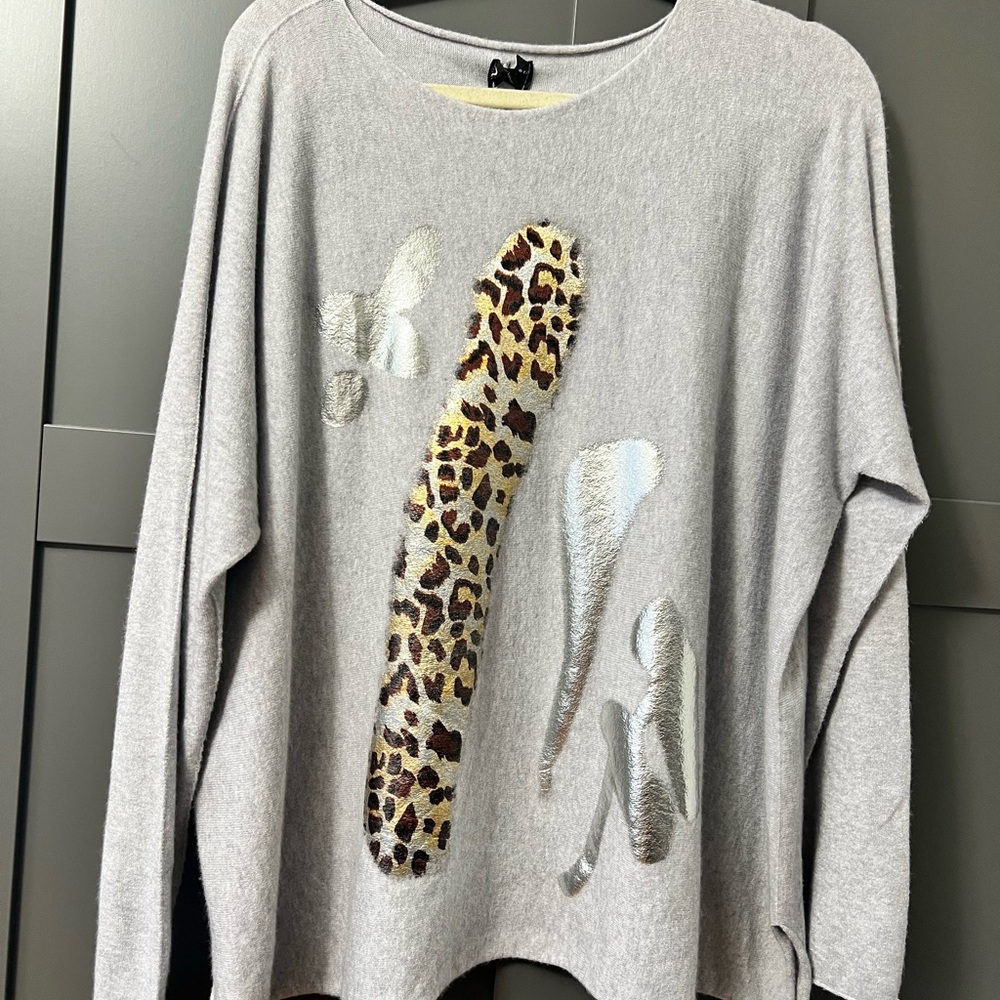 Chic Gray Sweater with Leopard and Metallic Accents